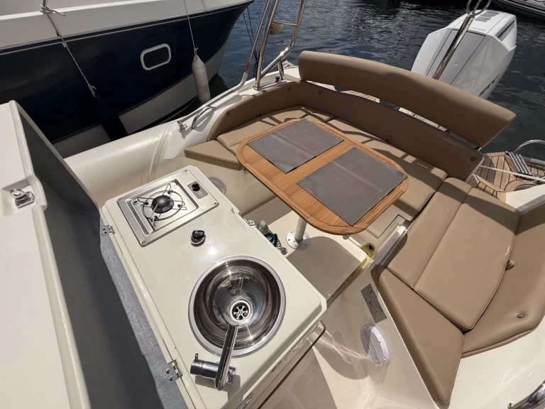 Location Semi-rigide Nuova Jolly avec permis