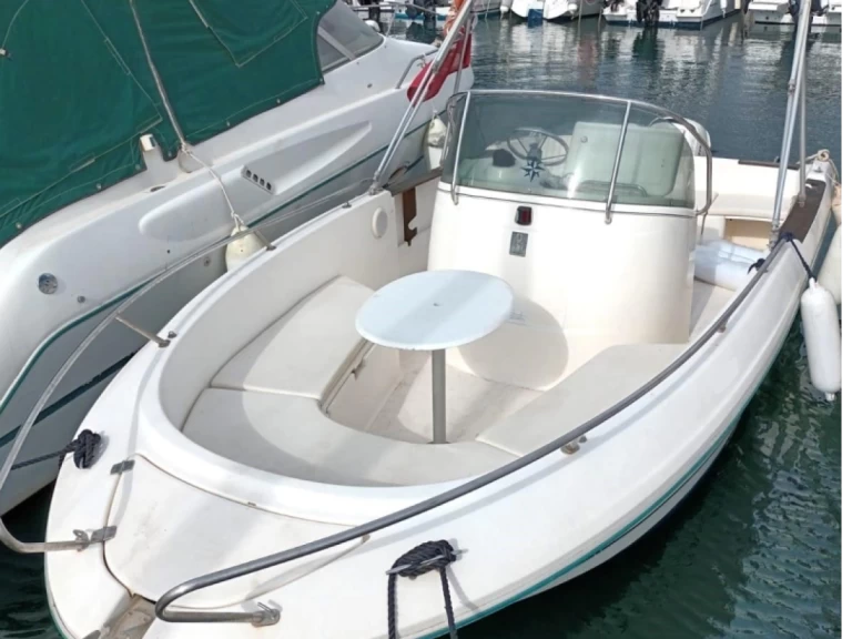 Location Bateau à moteur à Fos-sur-Mer - Jeanneau Cap Camarat 625