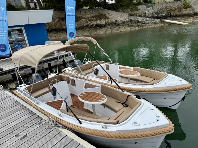 Bateau à moteur à louer à Combrit au meilleur prix