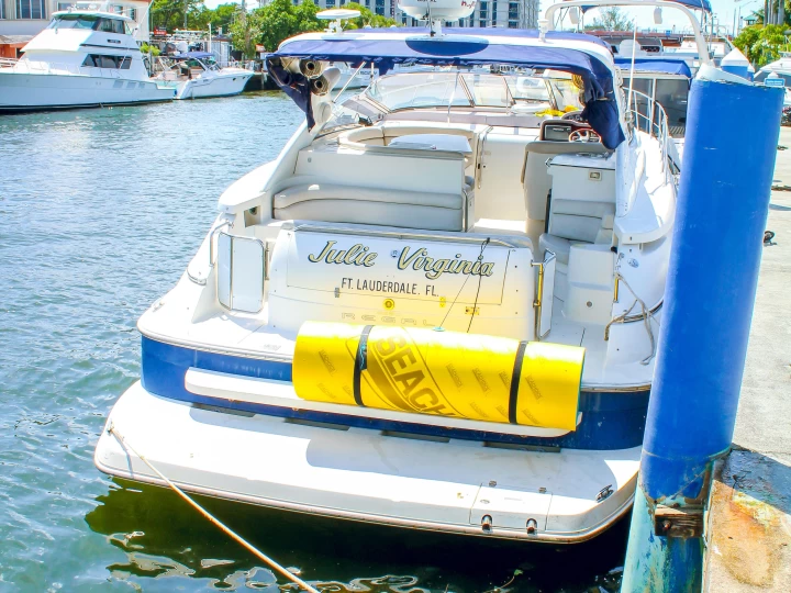 Location bateau Régal Commodore 4260 à North Miami Beach sur Samboat
