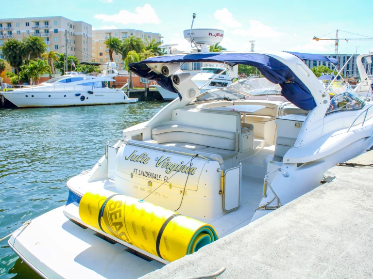 Bateau à moteur à louer à North Miami Beach au meilleur prix
