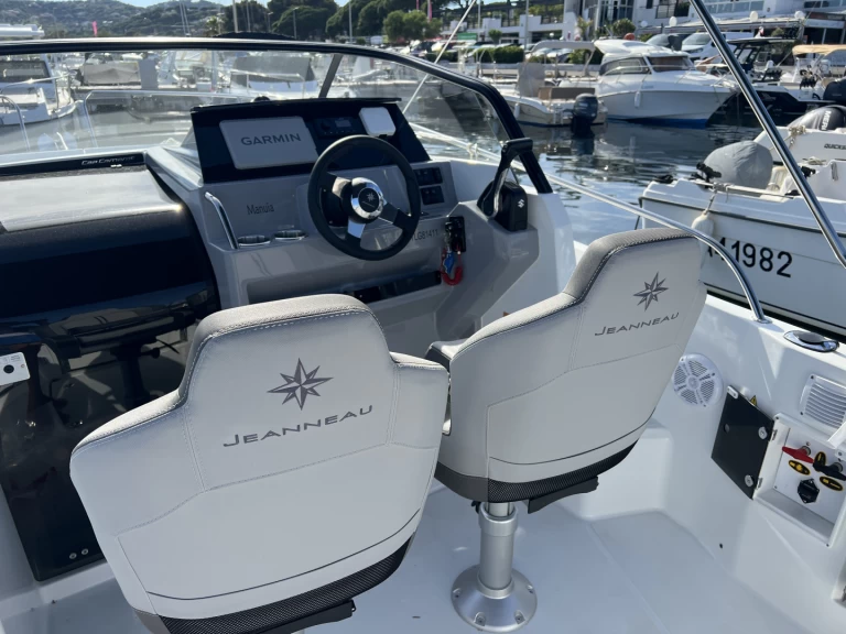 Jeanneau Cap Camarat 755 WA a louer à Les Issambres