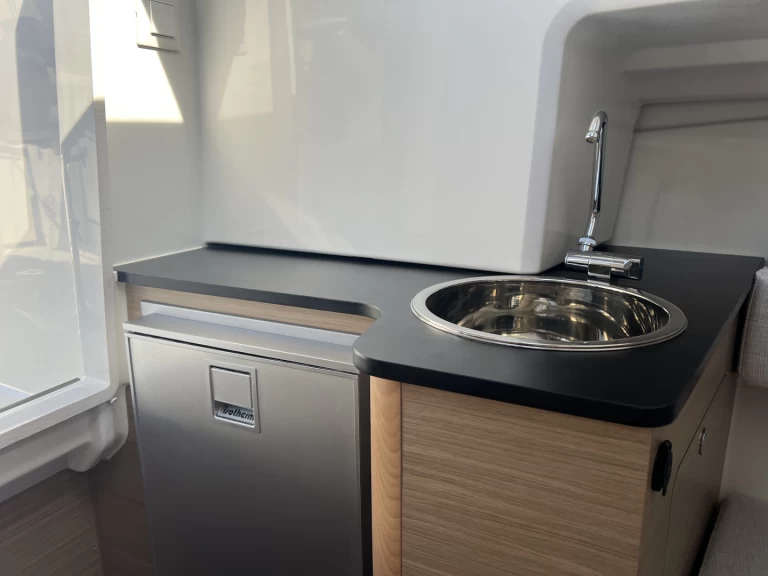 Louez un Jeanneau Cap Camarat 755 WA à Les Issambres