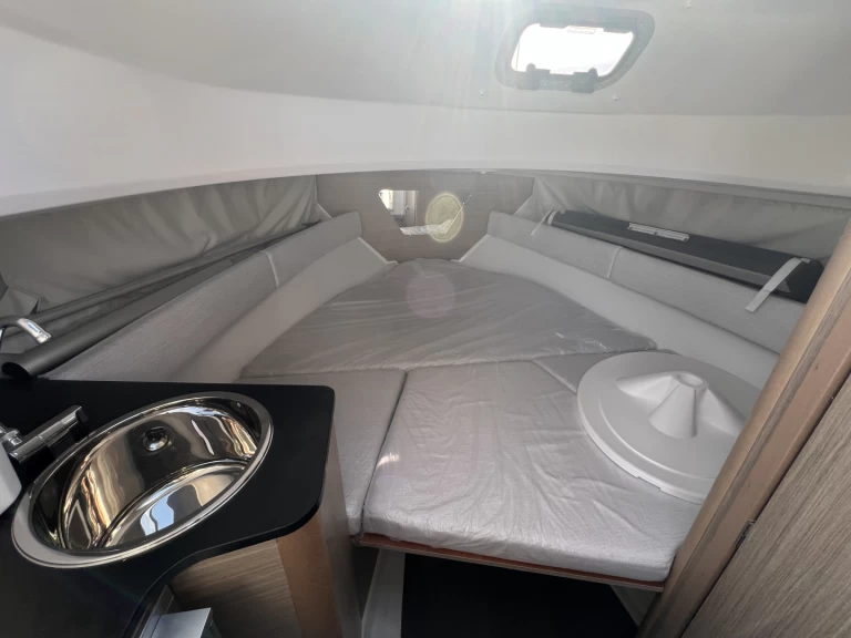 Location bateau Les Issambres pas cher Cap Camarat 755 WA