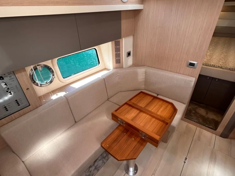 Louez un Cranchi Z 35 à Nettuno