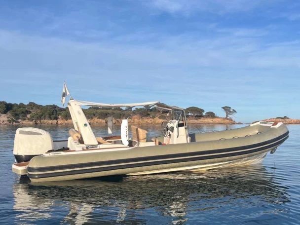 Semi-rigide à louer à Porto-Vecchio au meilleur prix