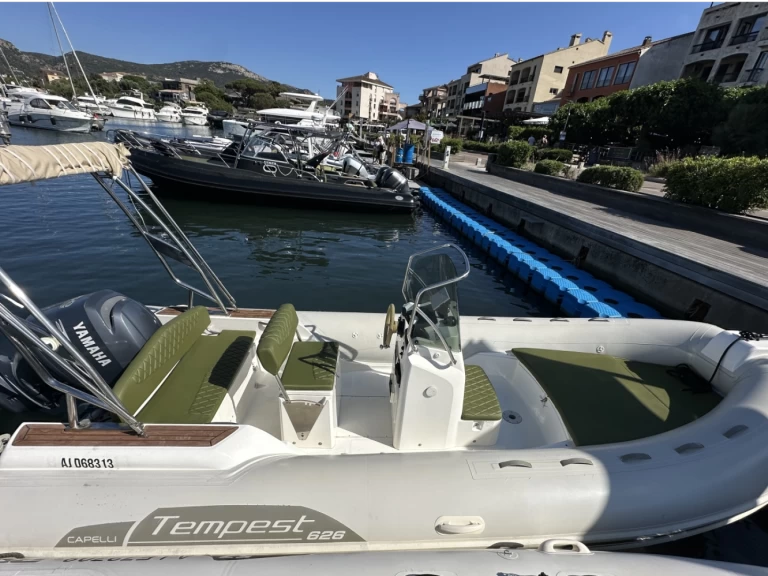 Louer Semi-rigide avec ou sans skipper Capelli à Porto-Vecchio
