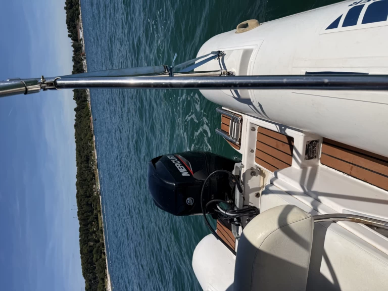 Tiger 520 open a louer à Rovinj Port