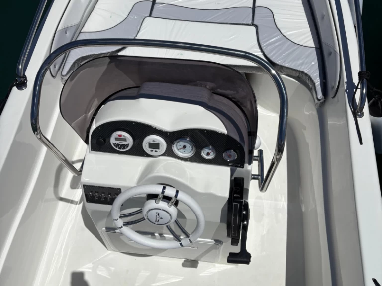 Louer Bateau à moteur avec ou sans skipper Trimarchi à La Spezia