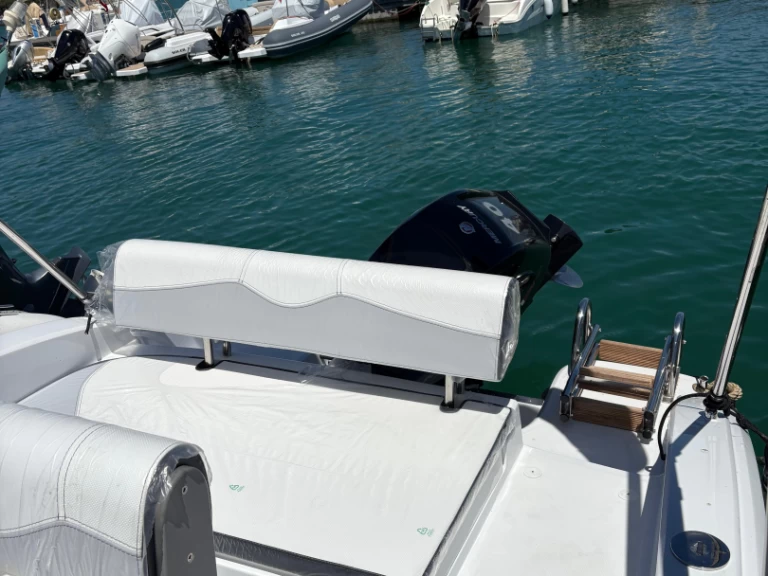 Bateau à moteur à louer à La Spezia au meilleur prix
