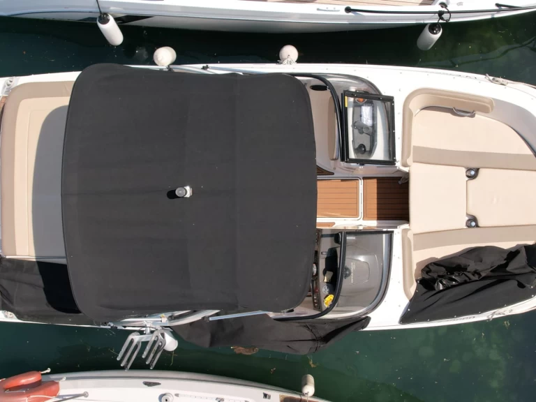 Bayliner VR5 a louer à Amphion-les-Bains