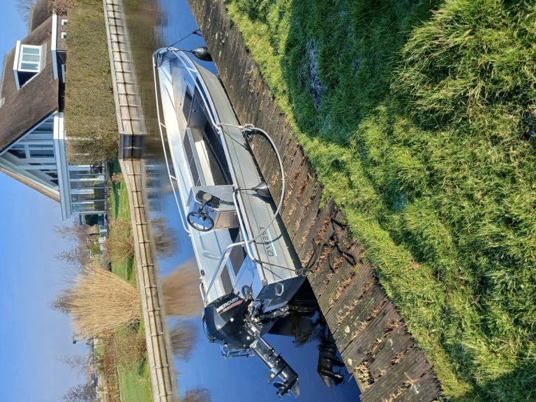 Louez un qwest r500 à Vinkeveen