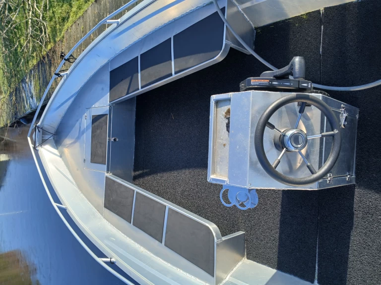 Location bateau qwest r500 à Vinkeveen sur Samboat