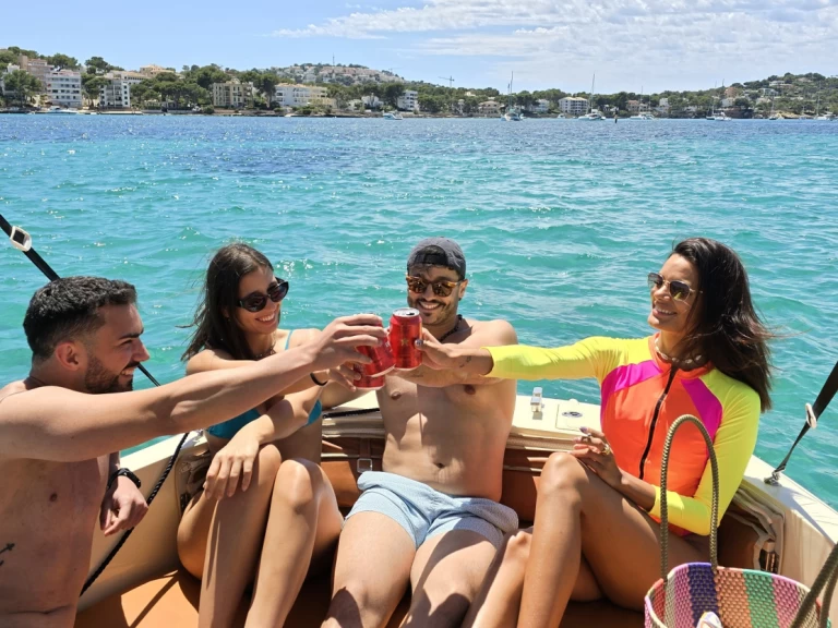 Bateau à moteur à louer à Club Nàutic Santa Ponsa au meilleur prix