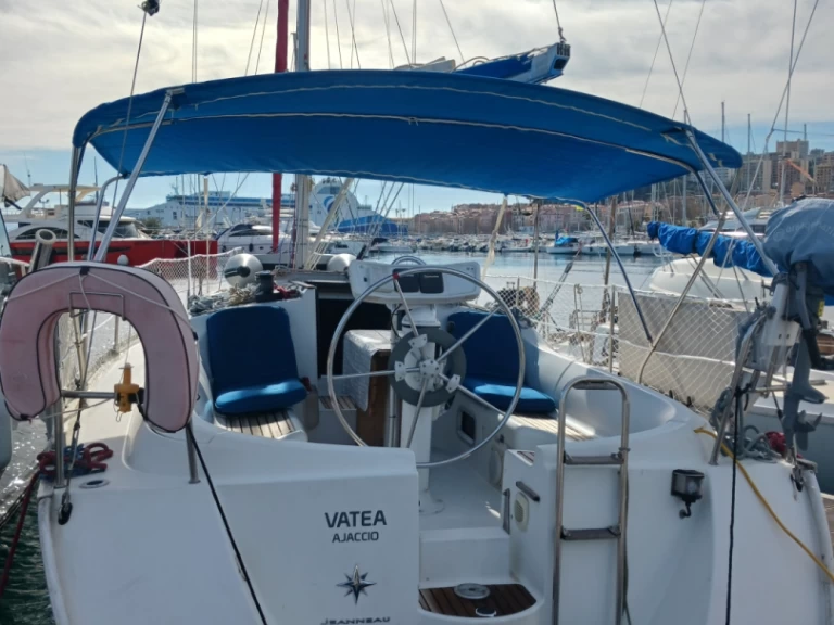 Louer Voilier avec ou sans skipper Jeanneau à Ajaccio