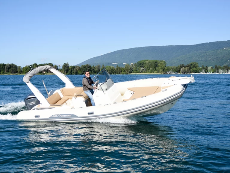 Location à Porto Rotondo - Capelli Tempest 770 sur SamBoat