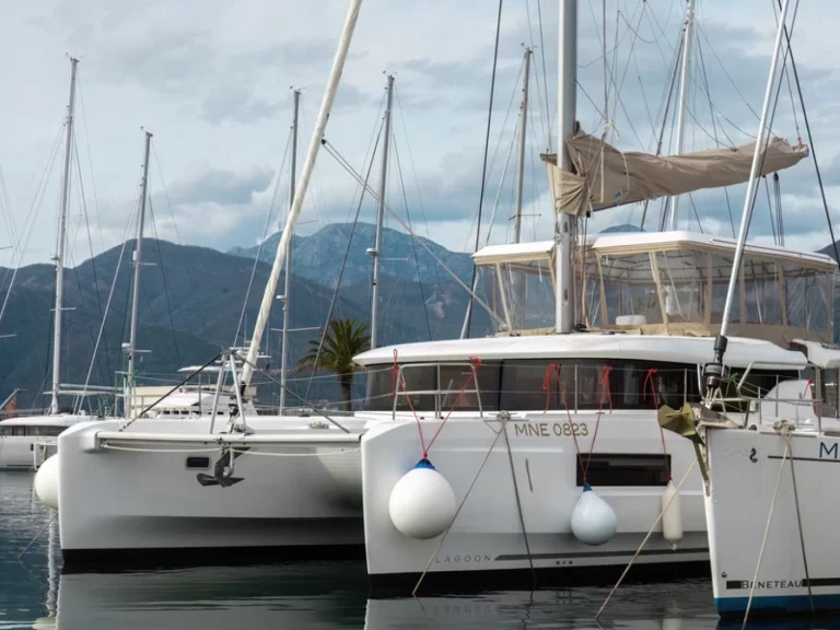 Catamaran à louer à Tivat au meilleur prix