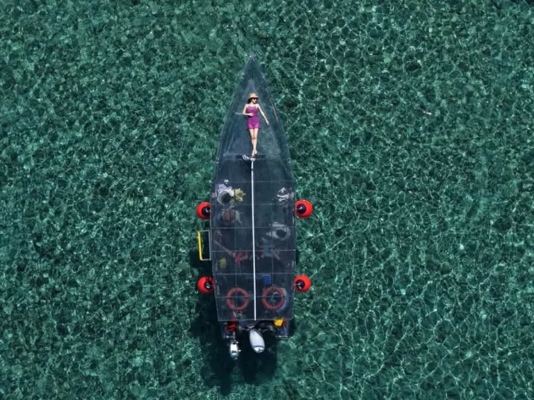 Louez un Custom Made Clear boat à Kerí