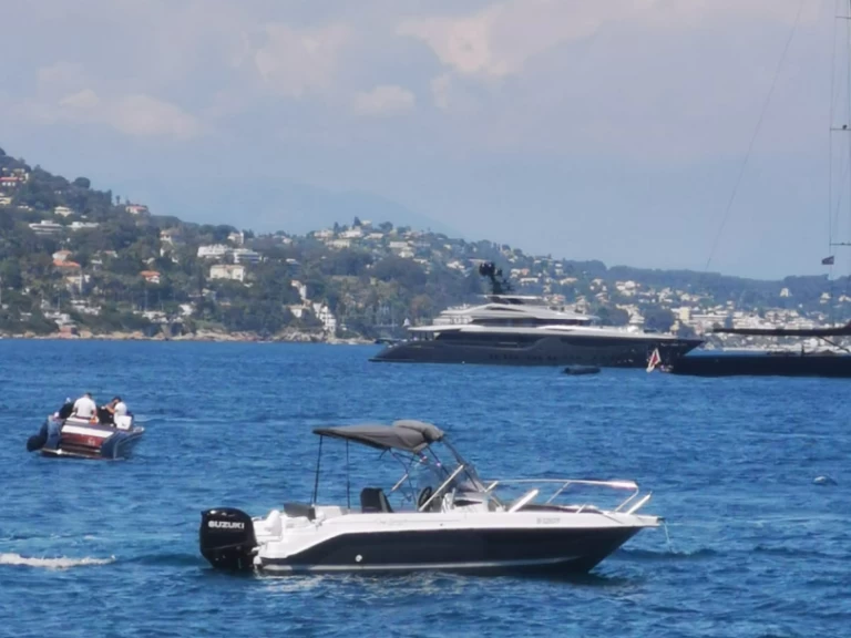 Location Bateau à moteur B2 Marine avec permis