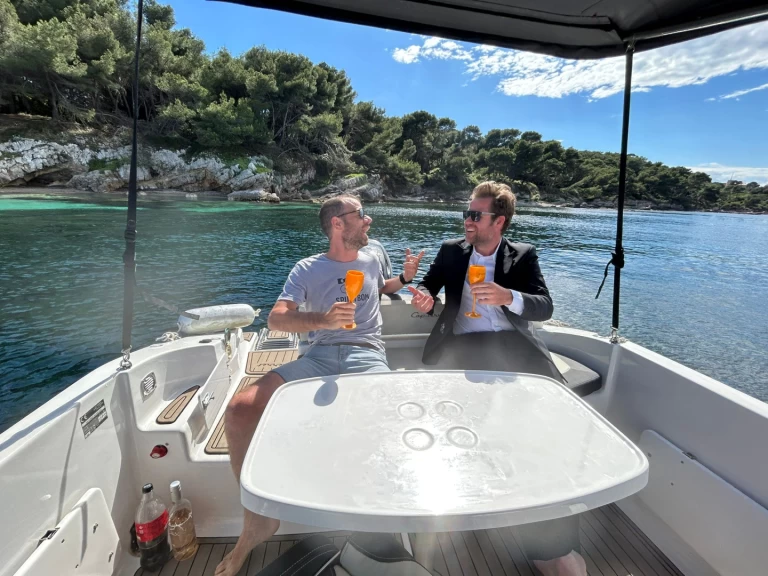 B2 Marine Ws 702 a louer à Vieux Port Golfe-Juan