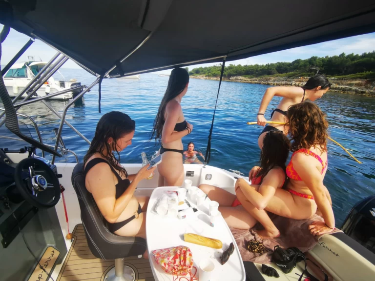 Louez un B2 Marine Ws 702 à Vieux Port Golfe-Juan