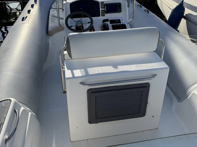 Louez un Capelli Tempest 750 Top à Solenzara