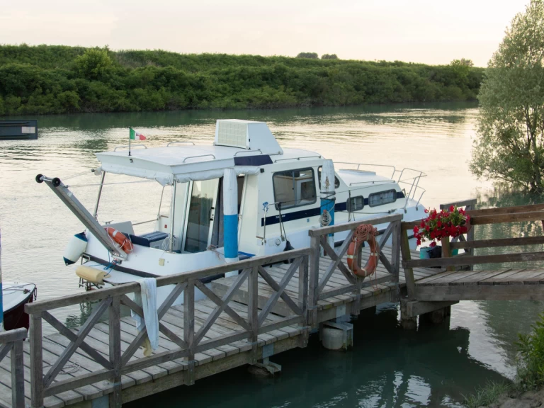 Location à San Stino di Livenza - Chantier CPC Triton 860 sur SamBoat