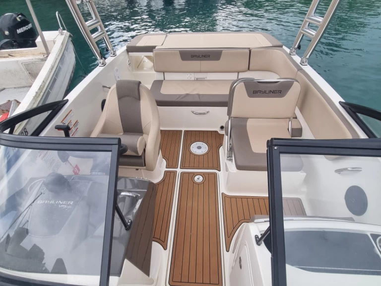 Location à Amphion-les-Bains - Bayliner VR5 sur SamBoat