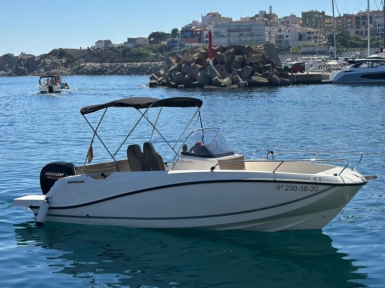 Bateau à moteur à louer à Marina de Palamós au meilleur prix