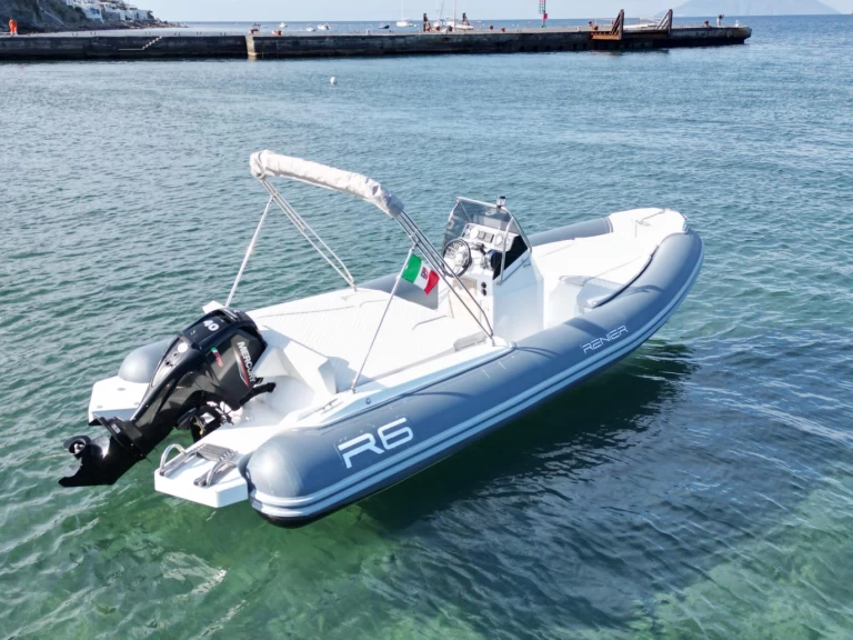 Louer Semi-rigide avec ou sans skipper Renier à Panarea
