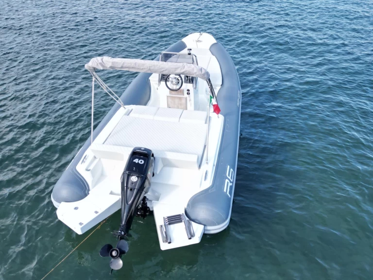 Location Semi-rigide Renier avec permis