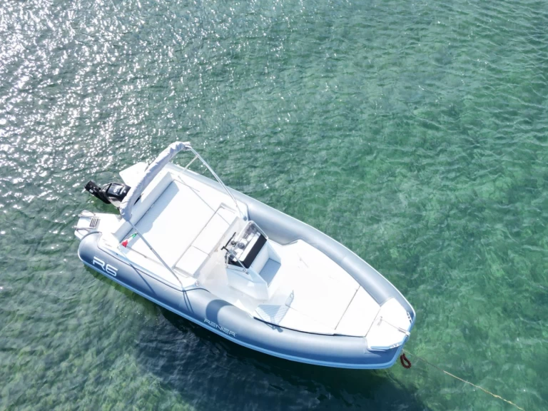 Semi-rigide à louer à Panarea au meilleur prix