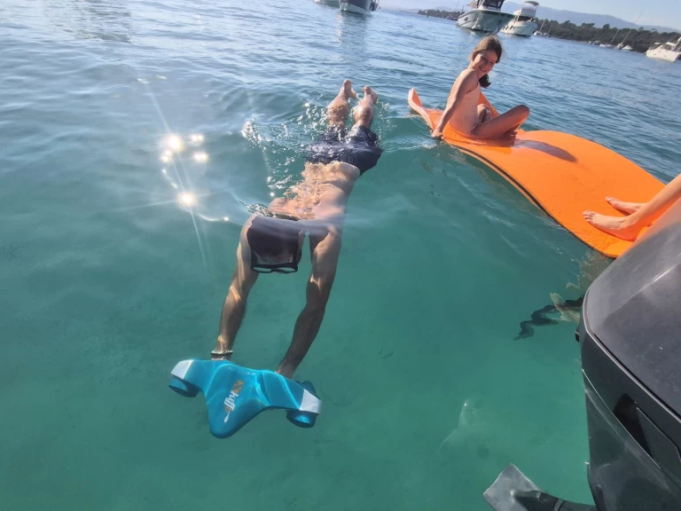 Location à Vieux Port de Cannes - Bénéteau Flyer 6.6 SUNdeck sur SamBoat