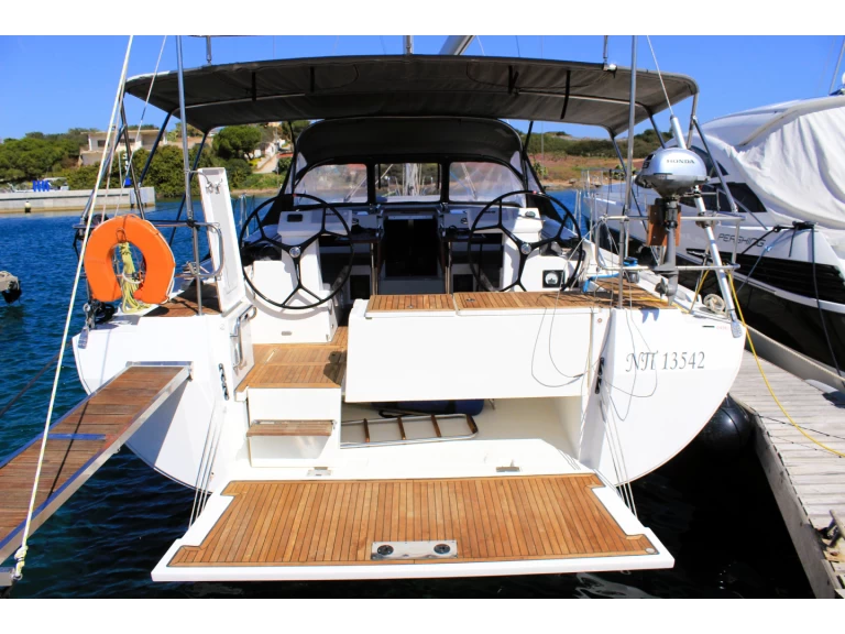 Louez un Bavaria Bavaria C45 à Lávrio