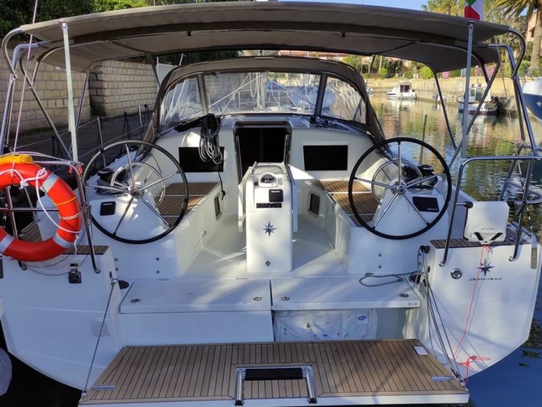 Louez un Jeanneau Sun Odyssey 410 à Furnari