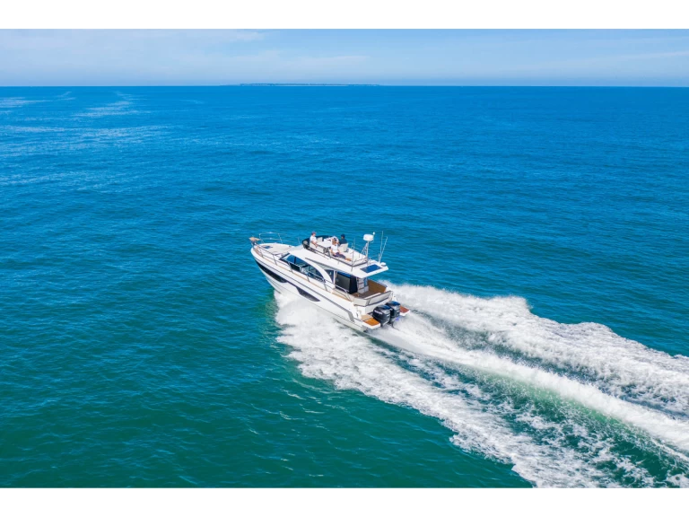 Location bateau Bénéteau Antares 11 FLY à Pula sur Samboat