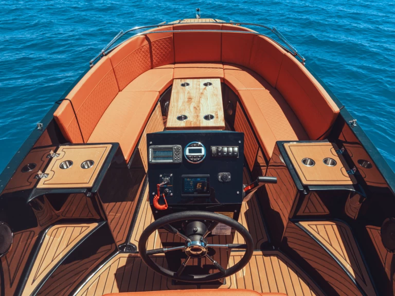 Location bateau FEMIS AQUA 615 T6 à Puerto Marina Benalmadena sur Samboat