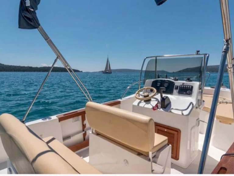 Location Bateau à moteur à Trogir - Capelli Cap 20