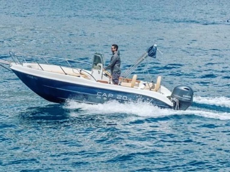 Location Bateau à moteur Capelli avec permis