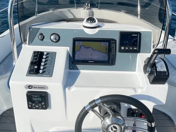 Bateau à moteur à louer à Rovinj au meilleur prix