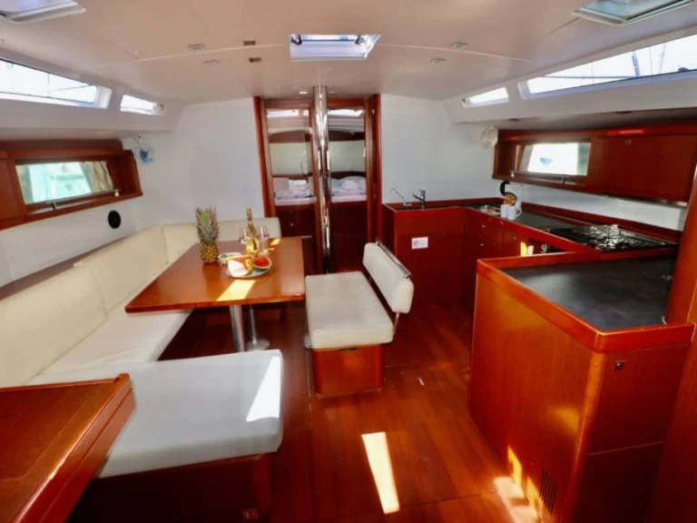 Location bateau Bénéteau Oceanis 48 à Cannigione sur Samboat