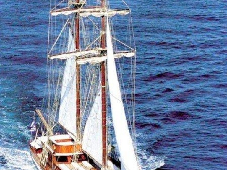  Custom Motor Sailer 124' a louer à Álimos