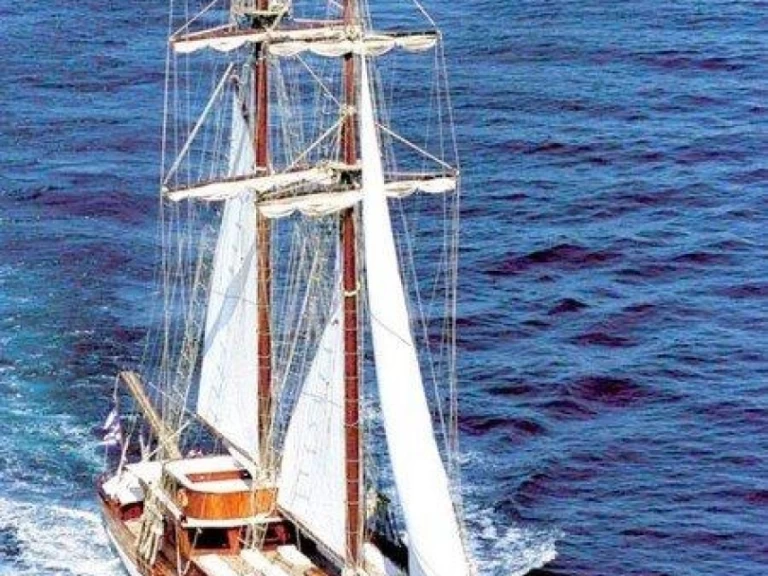  Custom Motor Sailer 124' a louer à Álimos