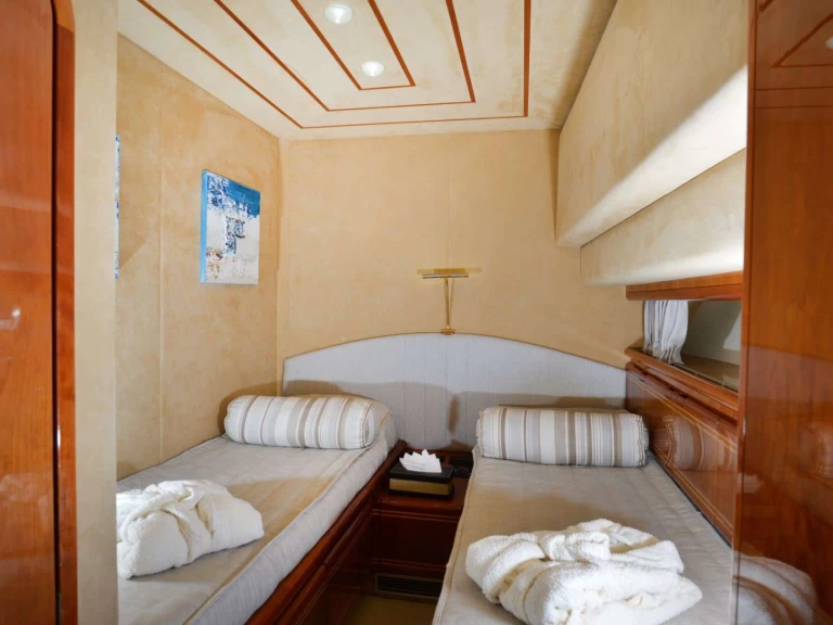 Louez un Ferretti Ferretti 80 à Gouviá