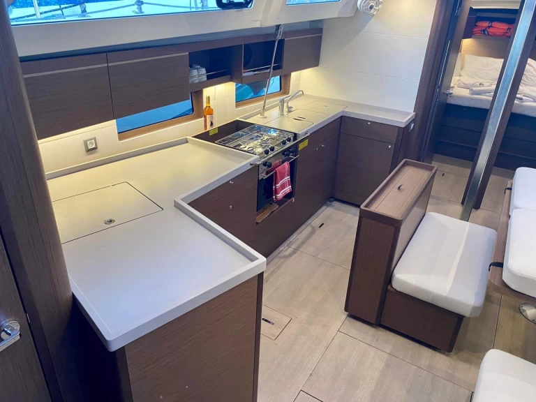 Location bateau Bénéteau Oceanis 46.1 à Lávrio sur Samboat