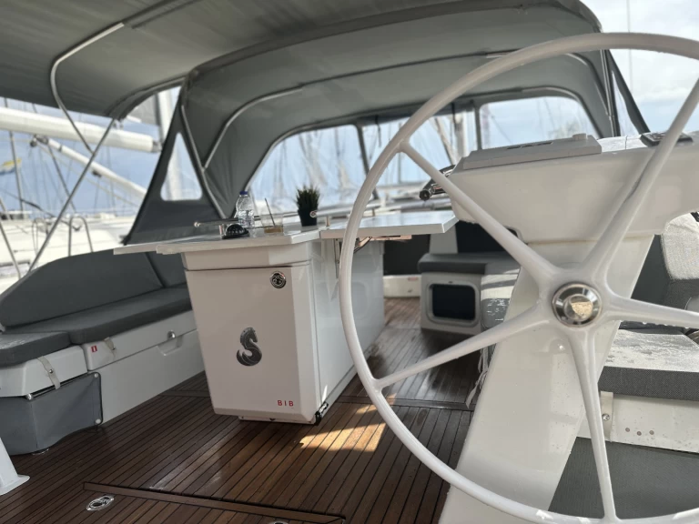 Bénéteau Oceanis 51.1 a louer à Álimos