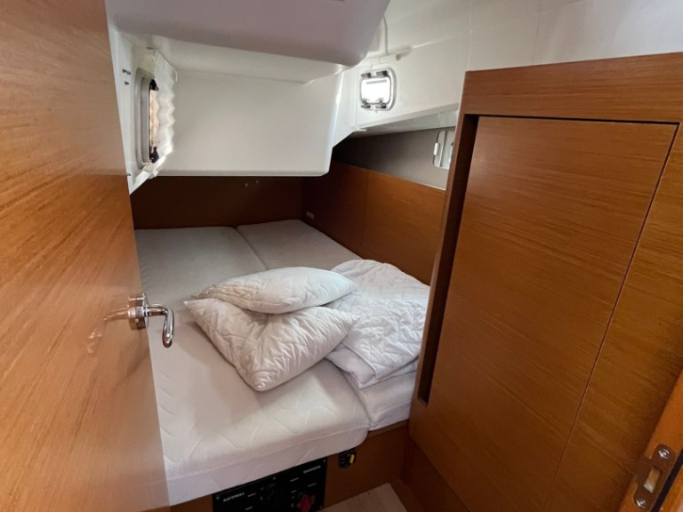 Jeanneau Sun Odyssey 410 a louer à Sukošan