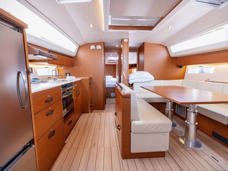 Louer Voilier avec ou sans skipper Jeanneau à Kaštel Gomilica