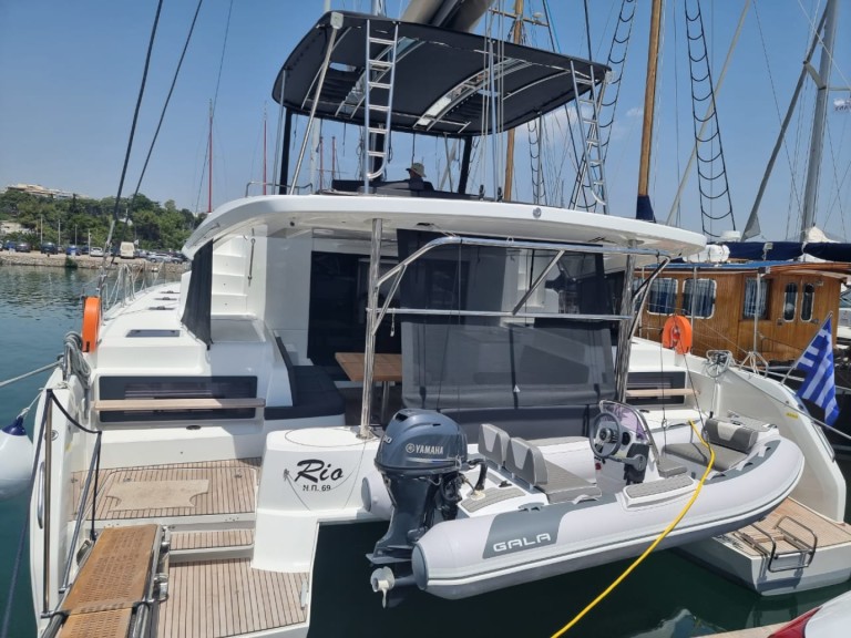 Catamaran à louer à Lefkáda au meilleur prix