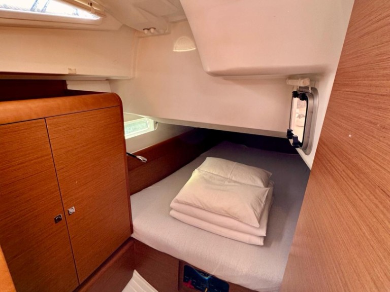 Location bateau Jeanneau Sun Odyssey 419 à Drage sur Samboat